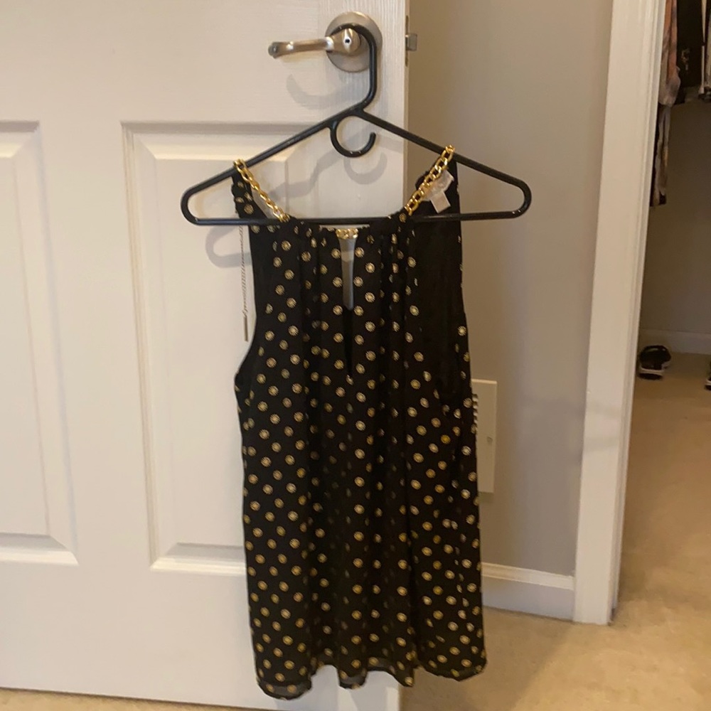 Sleeveless shirt